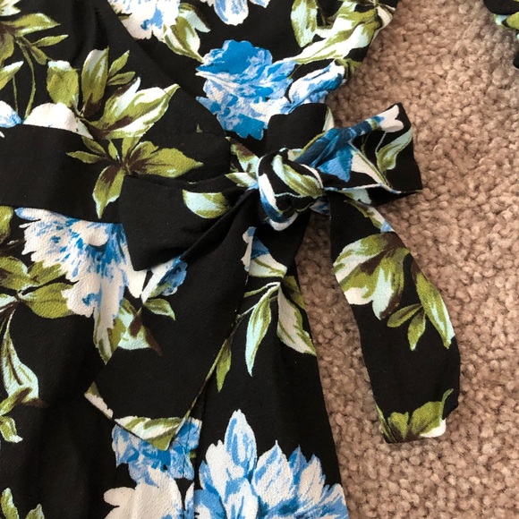 Banana Republic Shirt Womens Size S Blue Floral Wrap Top - Picture 9 of 12